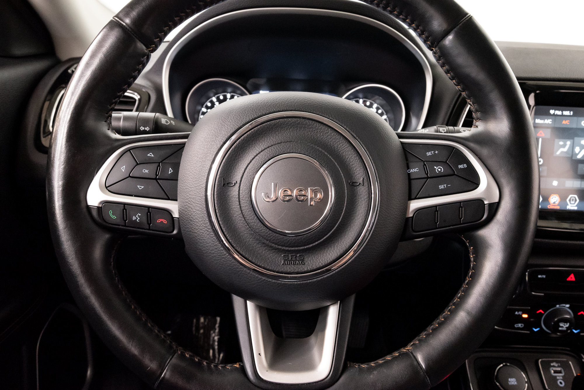 Used 2019 Jeep Compass Limited AWD/4WD image 11