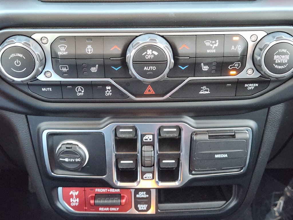 Used 2023 Jeep Gladiator Rubicon w/ Cold Weather Group AWD/4WD image 20