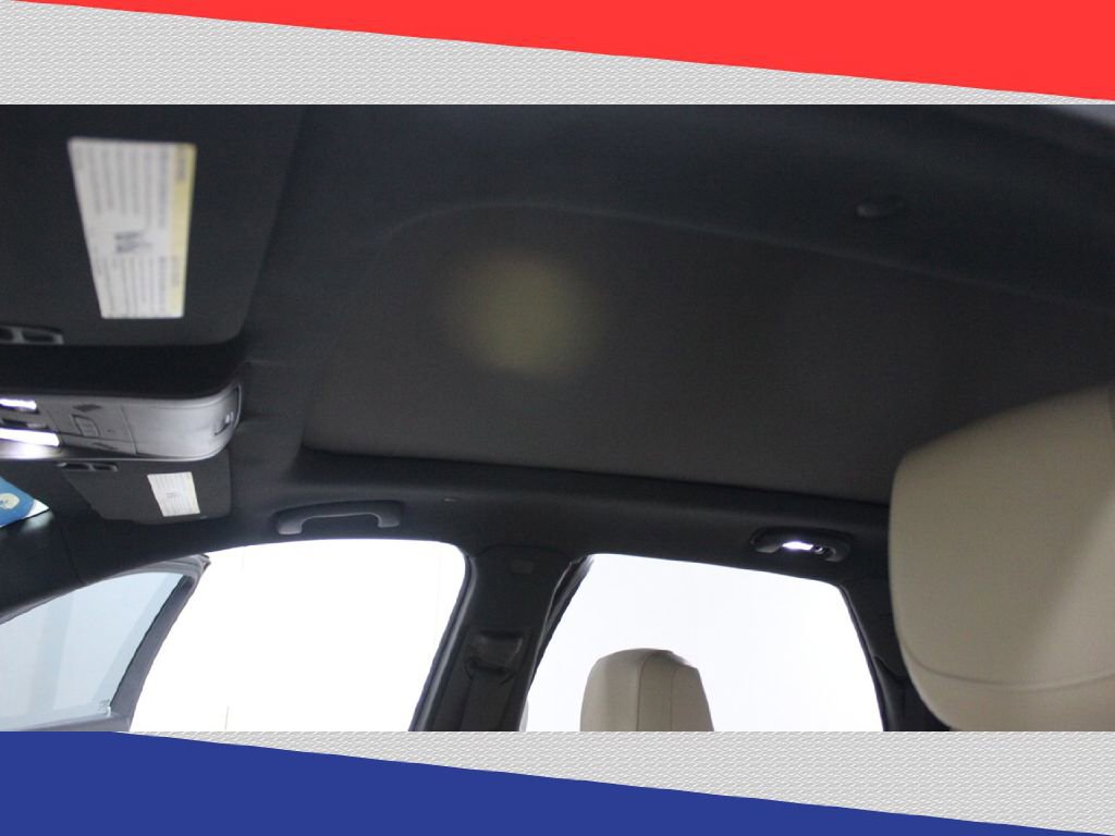 Used 2017 Cadillac XT5 Luxury w/ Driver Awareness Package image 24