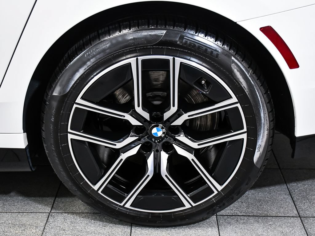 Used 2026 BMW 740i xDrive AWD/4WD image 8