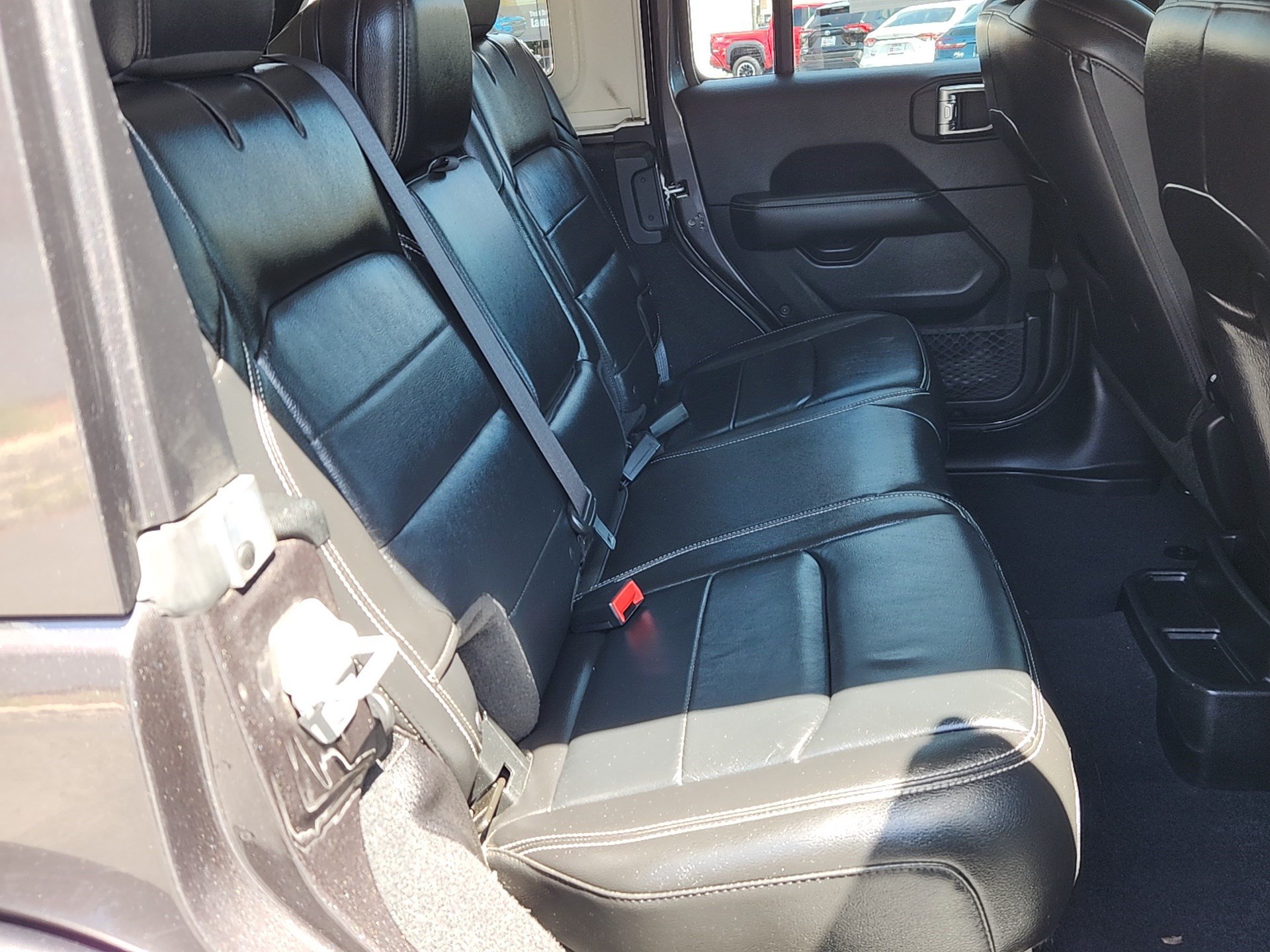 Used 2018 Jeep Wrangler Unlimited Sahara AWD/4WD image 29