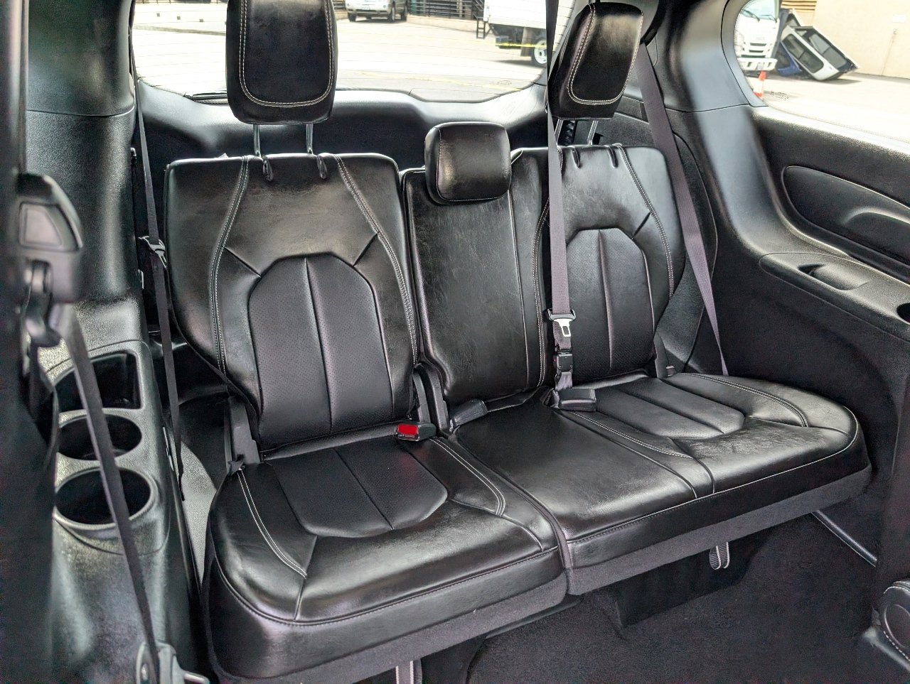 Used 2025 Chrysler Pacifica Select image 6