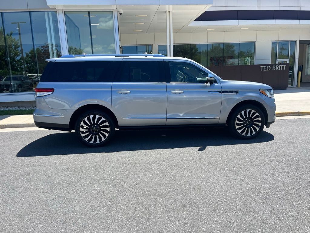 Certified 2023 Lincoln Navigator L Black Label AWD/4WD image 10
