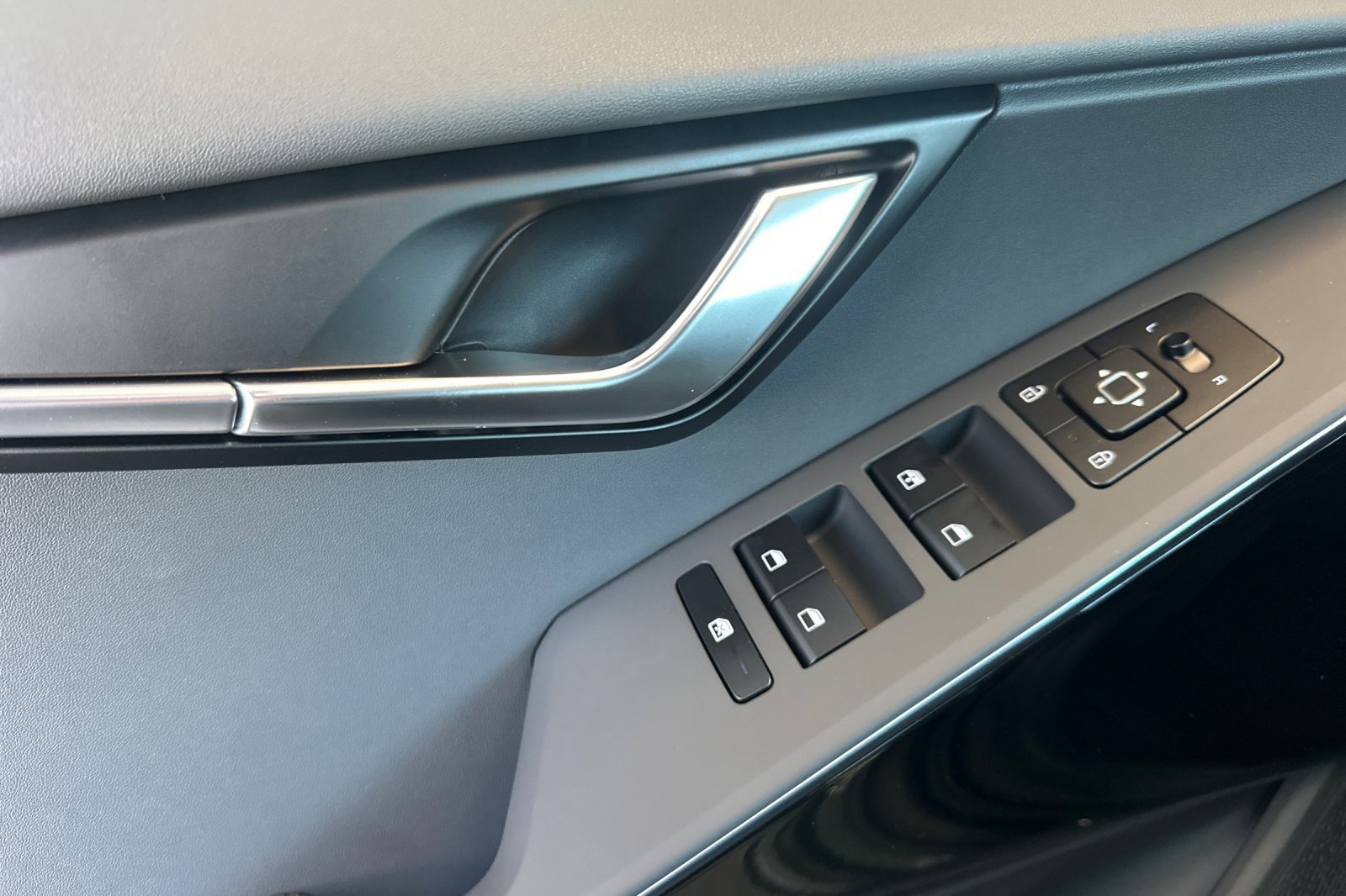 New 2026 Kia Niro EX FWD image 11