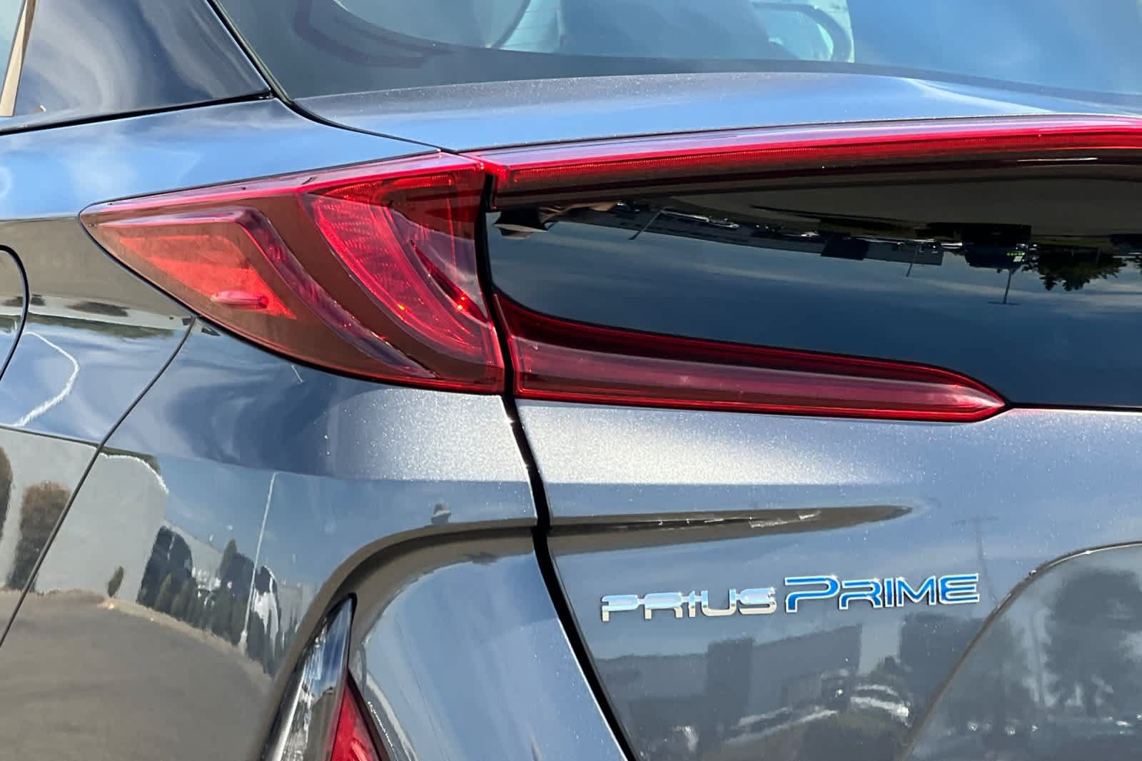 Certified 2017 Toyota Prius Prime Advanced FWD image 32