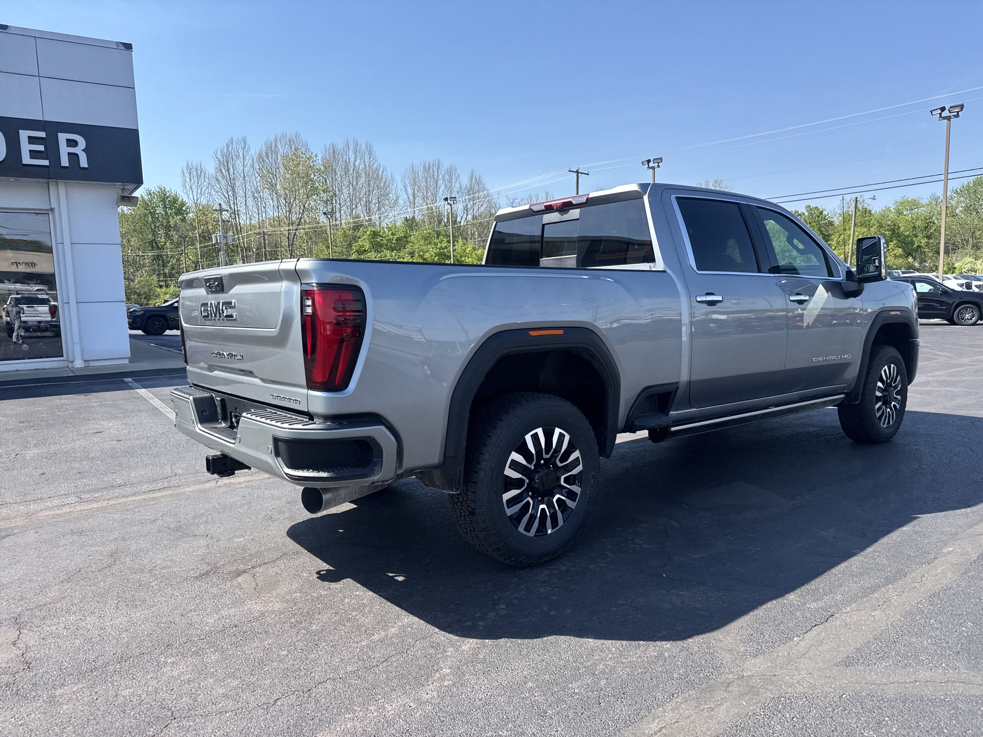 New 2026 GMC Sierra 2500 Denali Ultimate AWD/4WD image 3