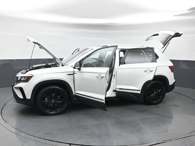 Used 2022 Volkswagen Taos SE w/ Panoramic Sunroof Package AWD/4WD image 42