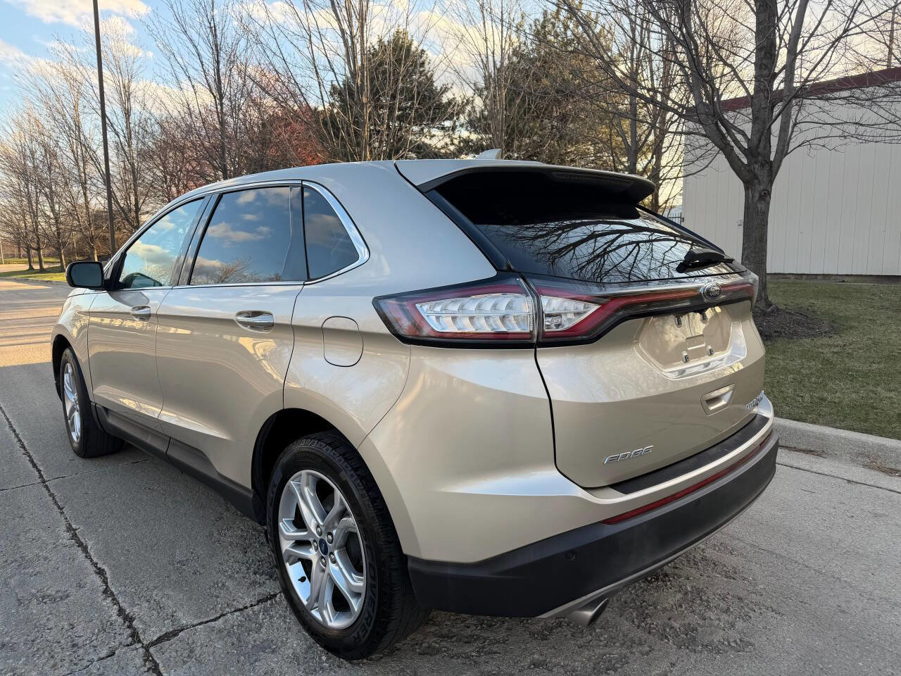 Used 2018 Ford Edge Titanium w/ Ford Safe & Smart Package image 4