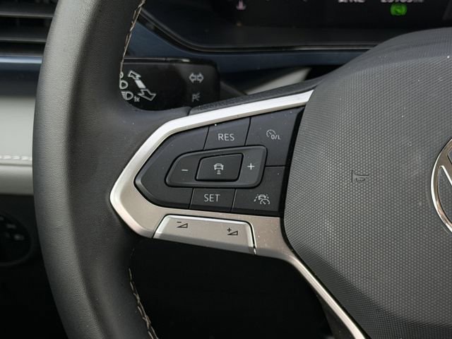 Used 2024 Volkswagen Taos SE image 14