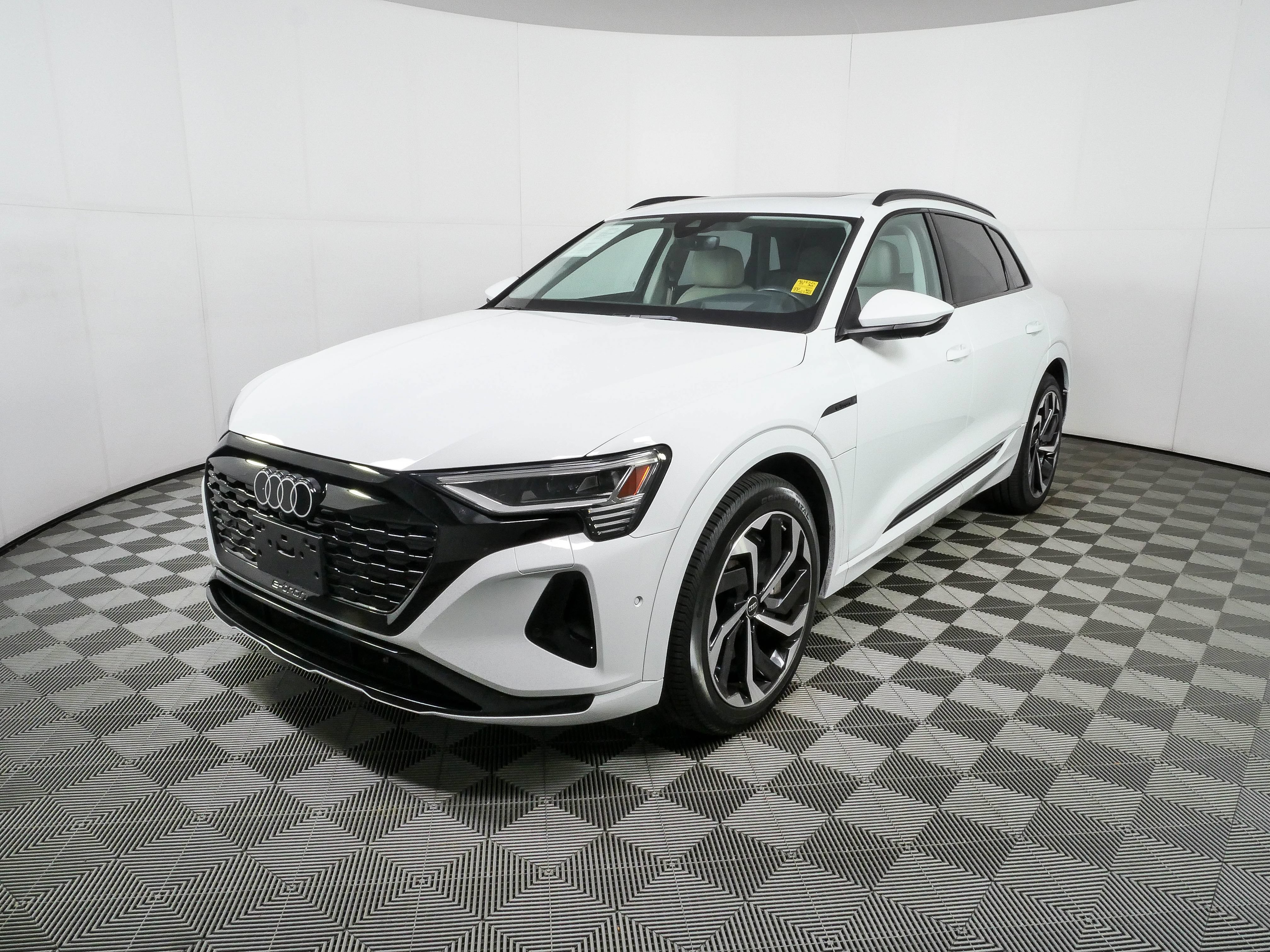 Certified 2024 Audi Q8 e-tron Prestige w/ Prestige Package AWD/4WD image 2