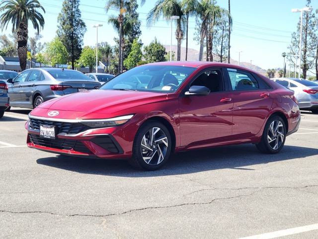 Used 2025 Hyundai Elantra Sport image 2