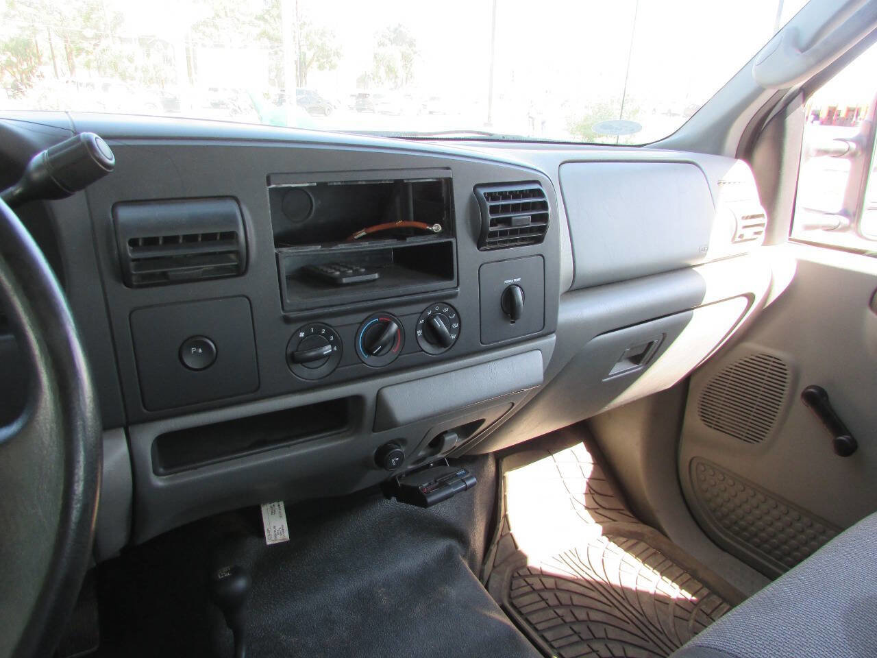 Used 2006 Ford F250 Lariat image 28
