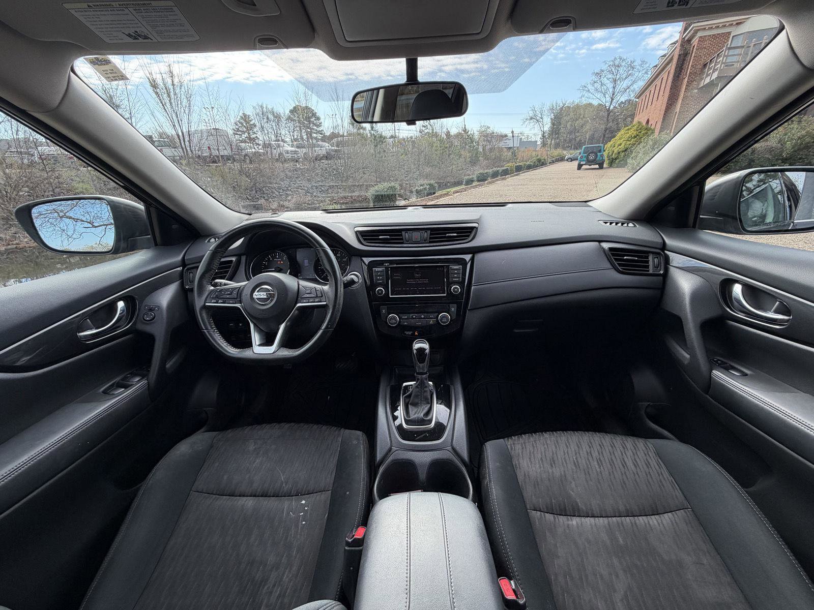 Used 2018 Nissan Rogue SV AWD/4WD image 9