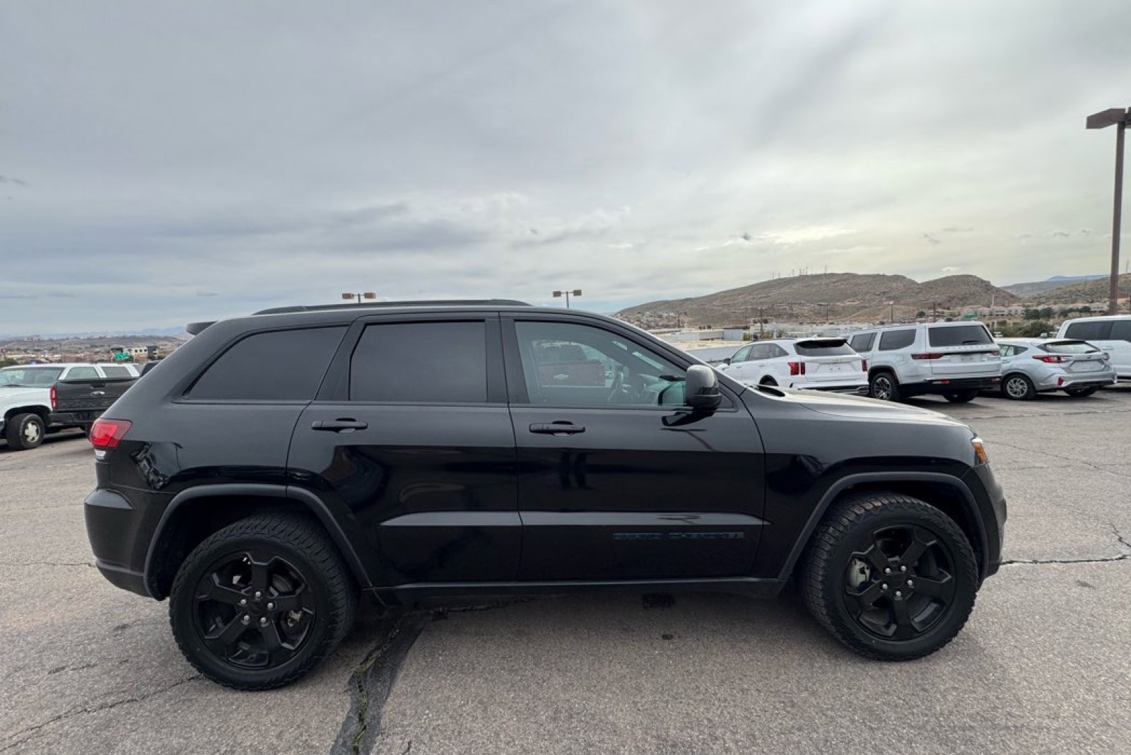 Used 2019 Jeep Grand Cherokee Laredo image 6