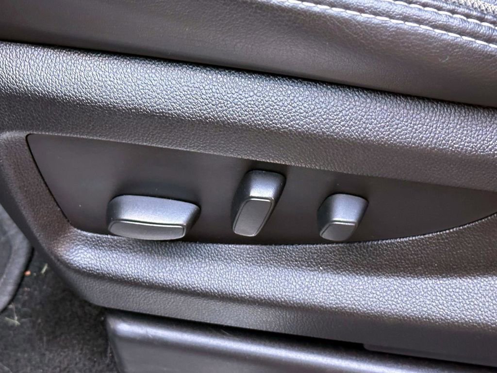 Used 2018 GMC Yukon Denali w/ Denali Ultimate Package image 19