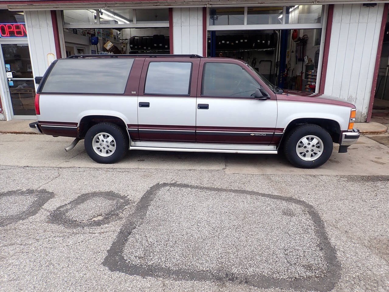 Used 1994 Chevrolet Suburban 2WD image 19