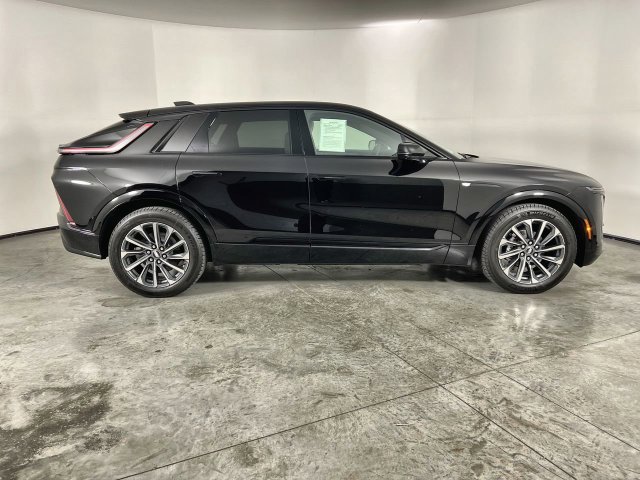 Used 2026 Cadillac Lyriq Sport AWD/4WD image 9