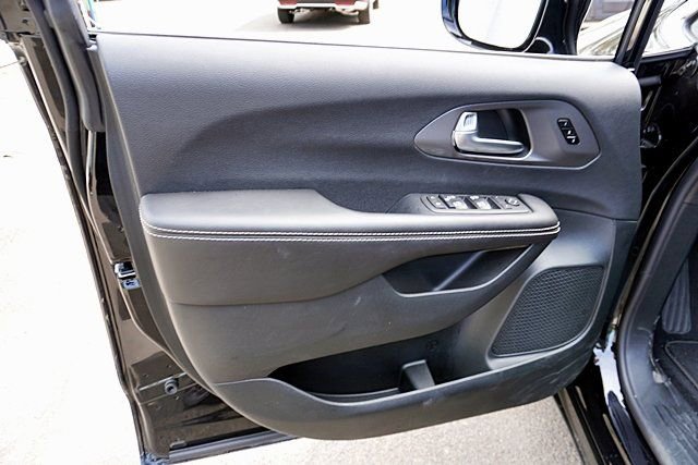 New 2026 Chrysler Pacifica Select AWD/4WD image 28