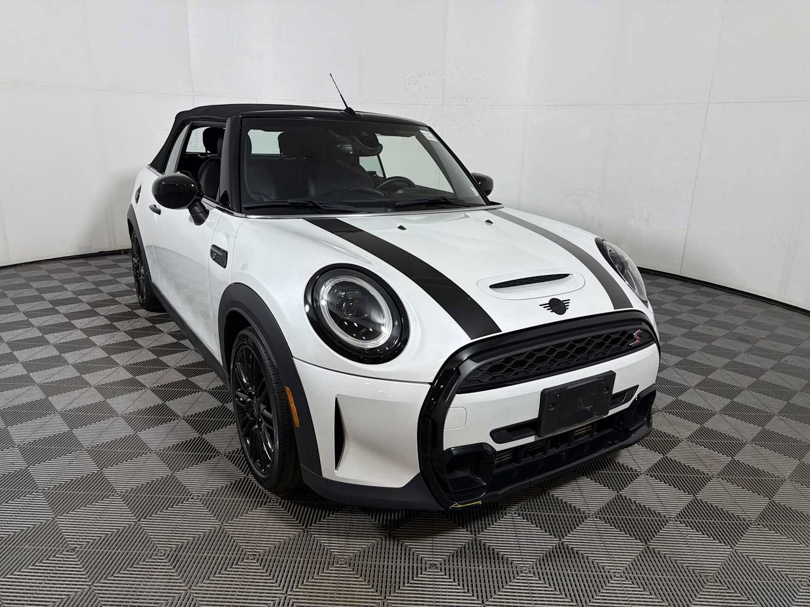 Used 2024 MINI Cooper S FWD image 2