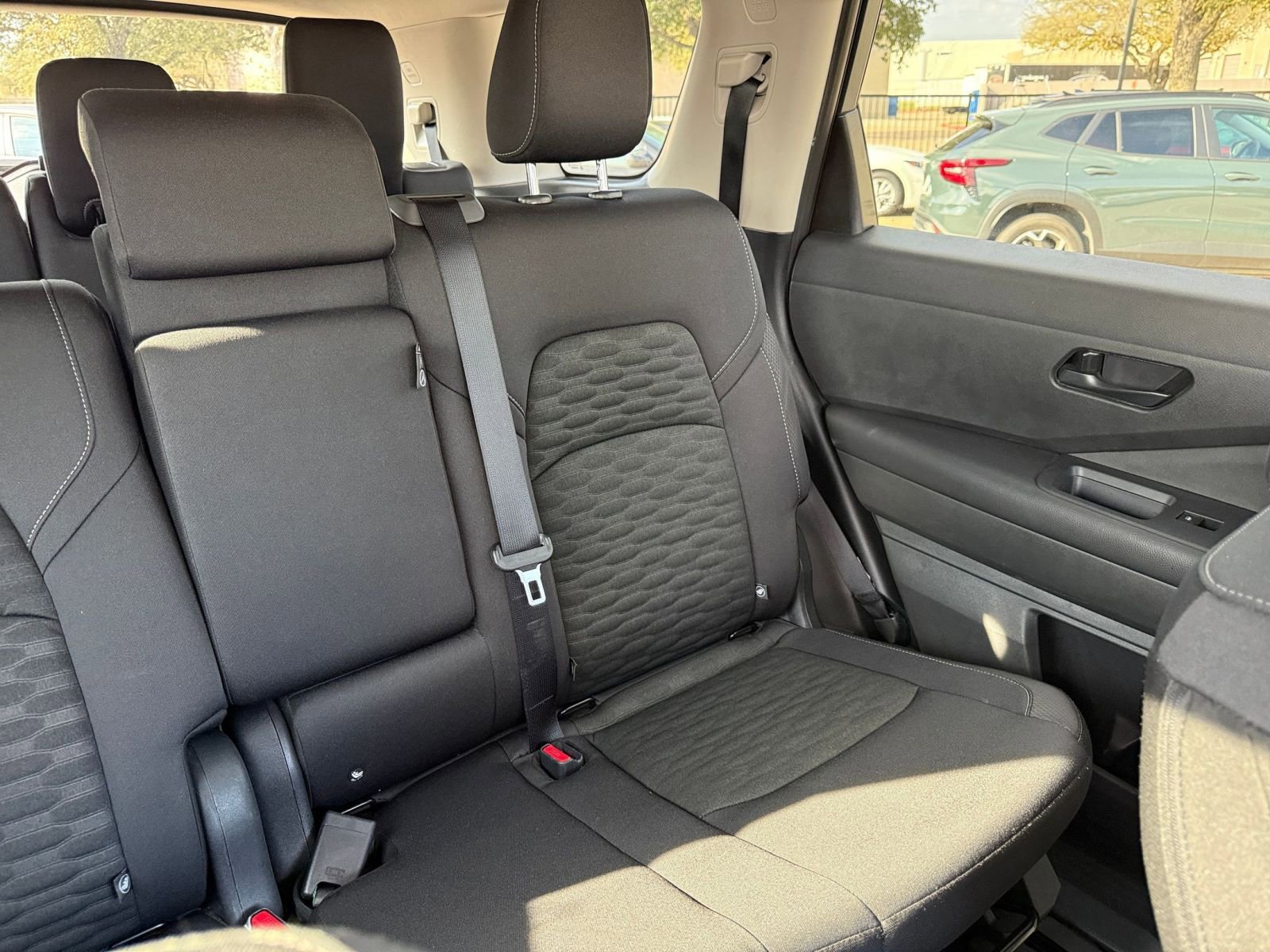 Used 2025 Nissan Pathfinder SV image 39