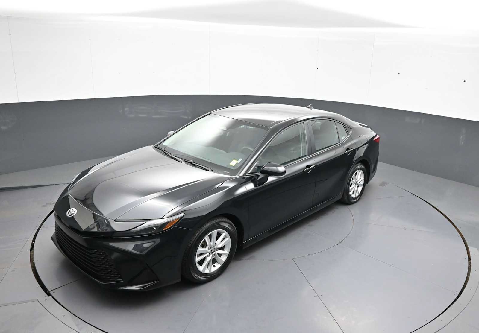 Used 2026 Toyota Camry LE FWD image 32