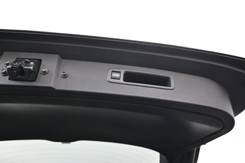 Used 2023 Toyota Highlander XLE AWD/4WD image 21