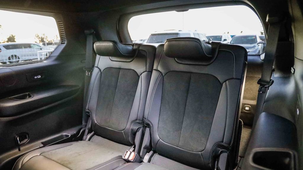 New 2025 Jeep Grand Cherokee L Altitude image 21