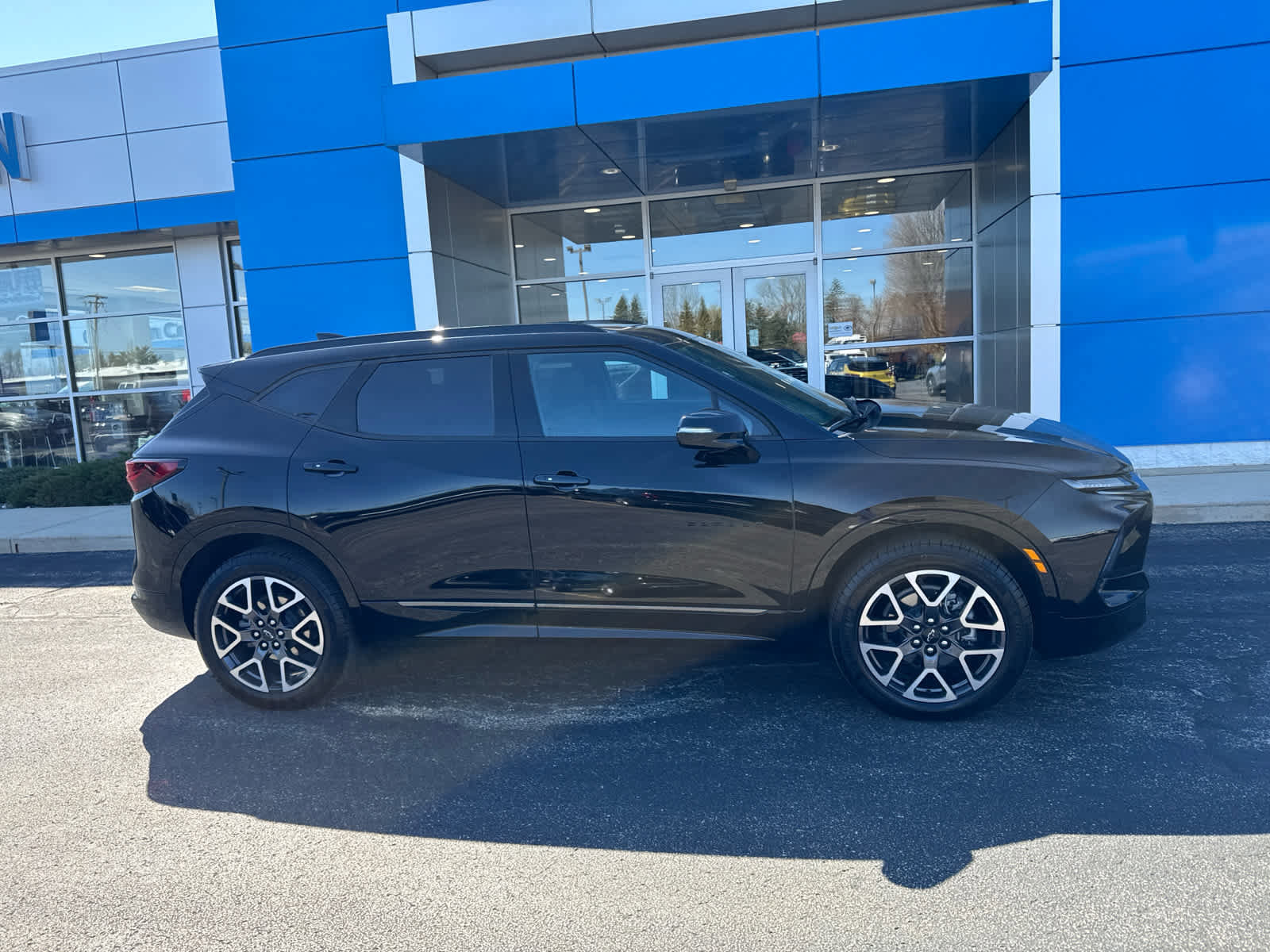 Used 2025 Chevrolet Blazer RS w/ Enhanced Convenience Package AWD/4WD image 2