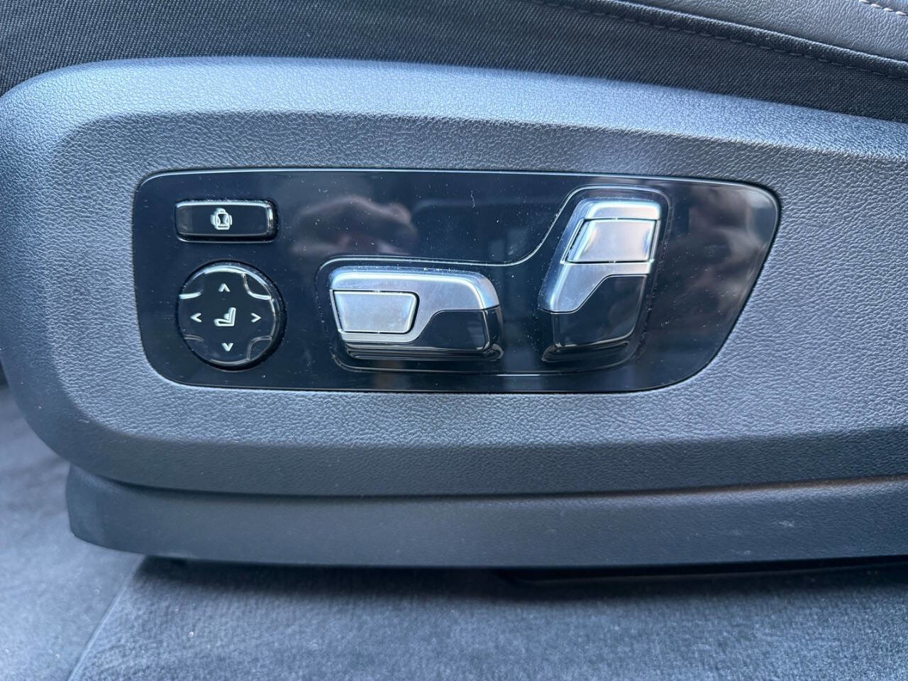 Used 2024 BMW X7 xDrive40i w/ Executive Package image 28
