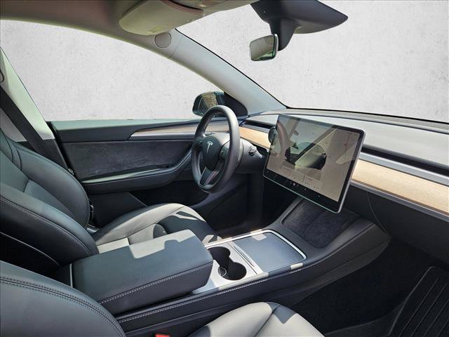 Used 2025 Tesla Model Y Long Range RWD image 11