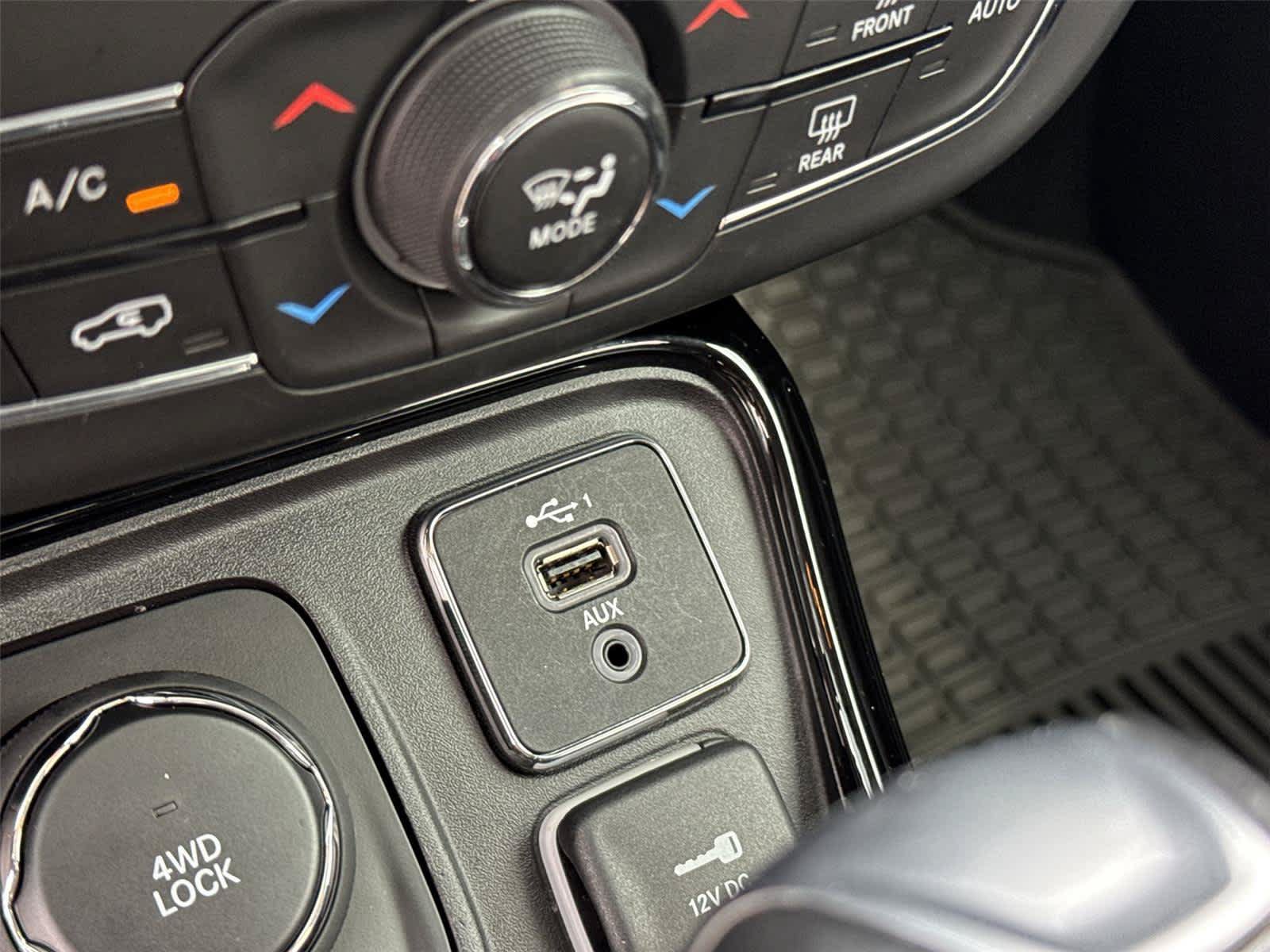 Used 2020 Jeep Compass Limited AWD/4WD image 28