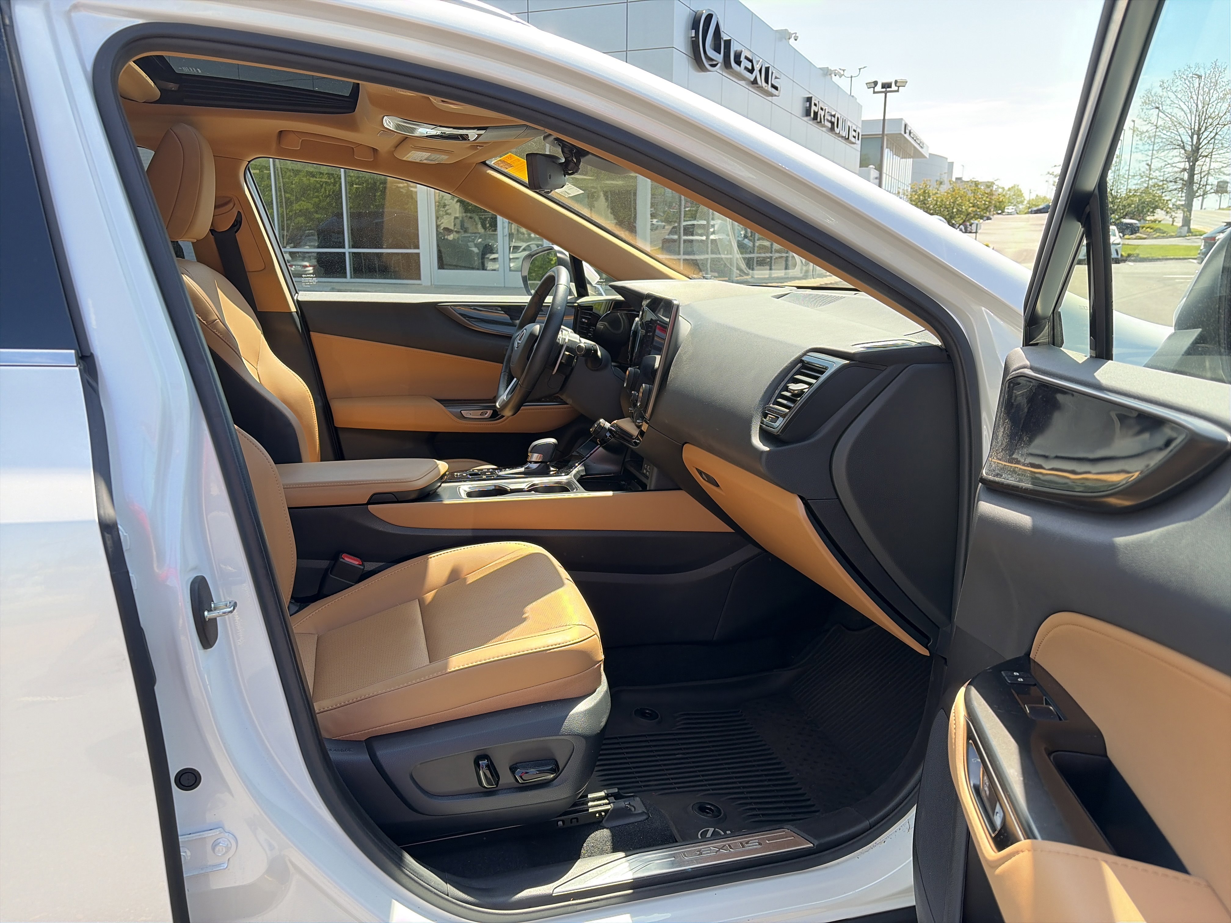 Used 2024 Lexus NX 350h AWD image 15