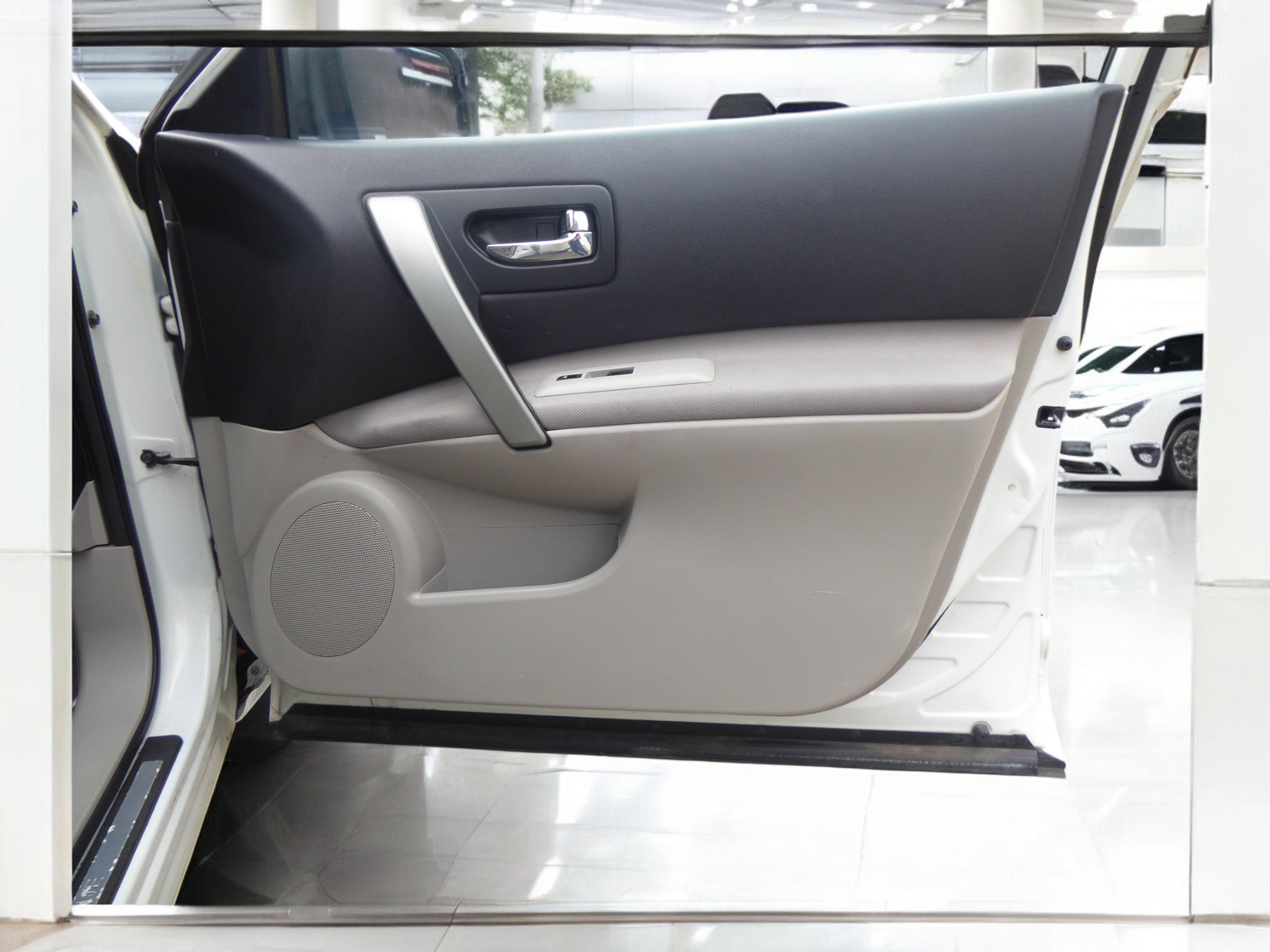 Used 2012 Nissan Rogue SV image 15