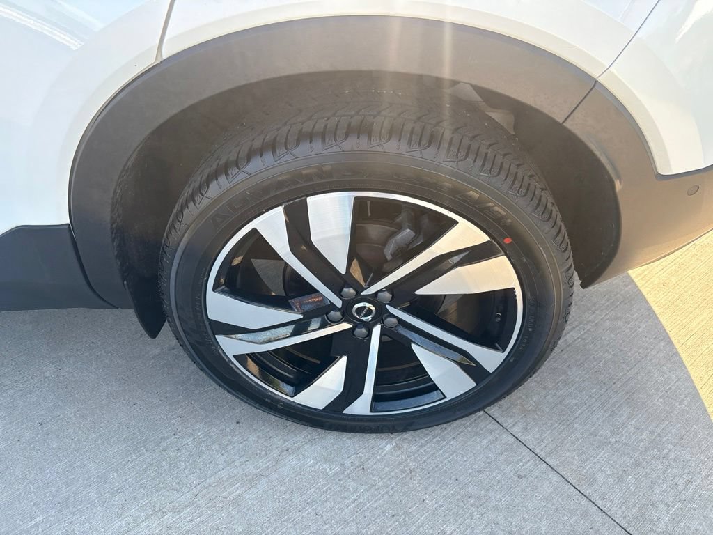 Certified 2024 Volvo XC40 B5 Plus w/ Protection Package Premier AWD/4WD image 14