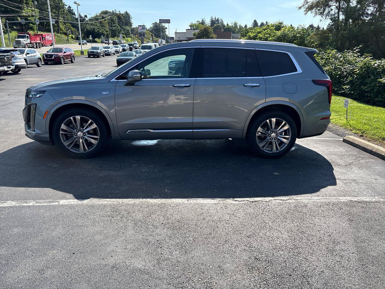 Used 2024 Cadillac XT6 Premium Luxury w/ LPO, Floor Liner Package AWD/4WD image 8