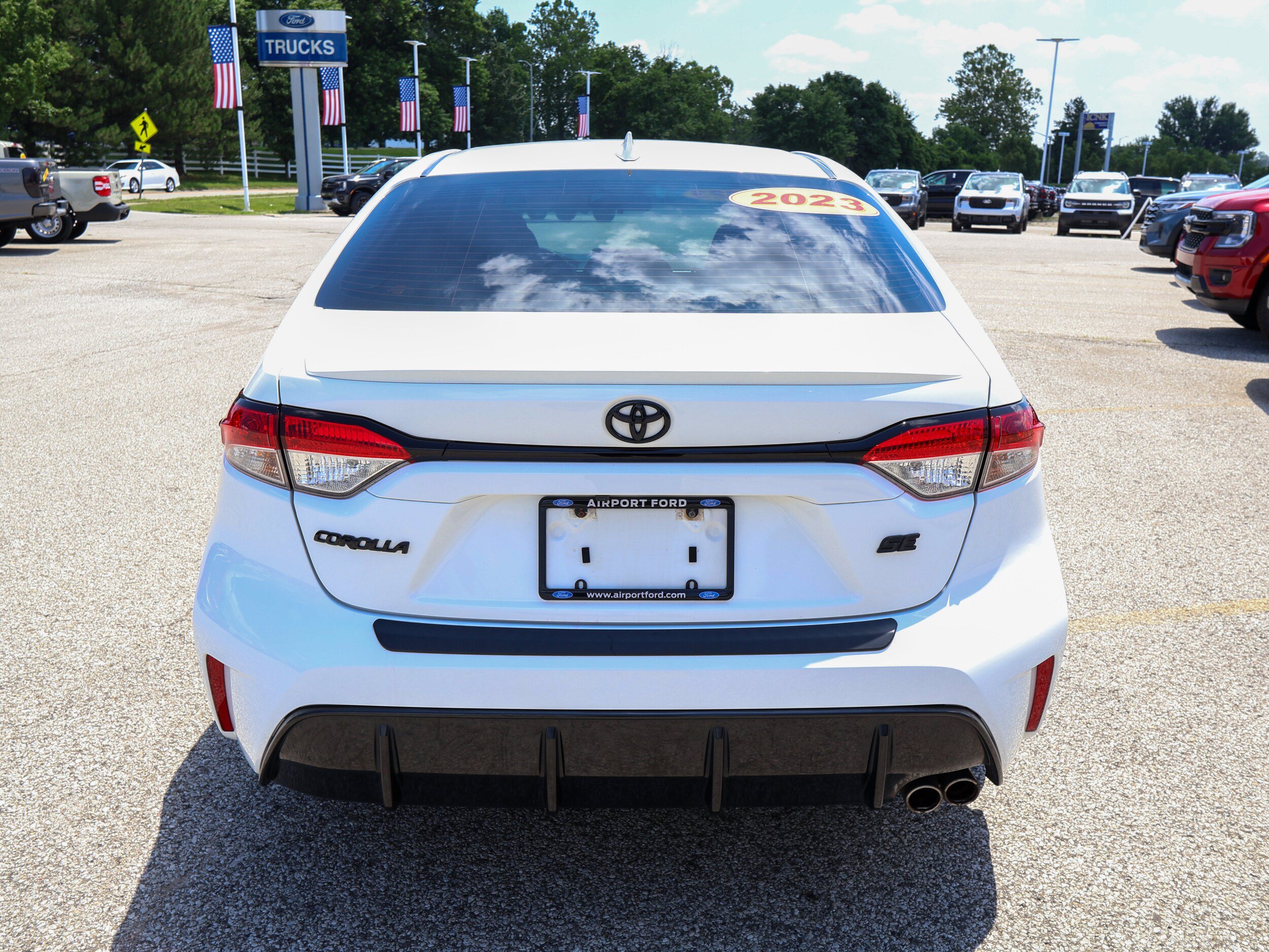 Used 2023 Toyota Corolla SE FWD image 4