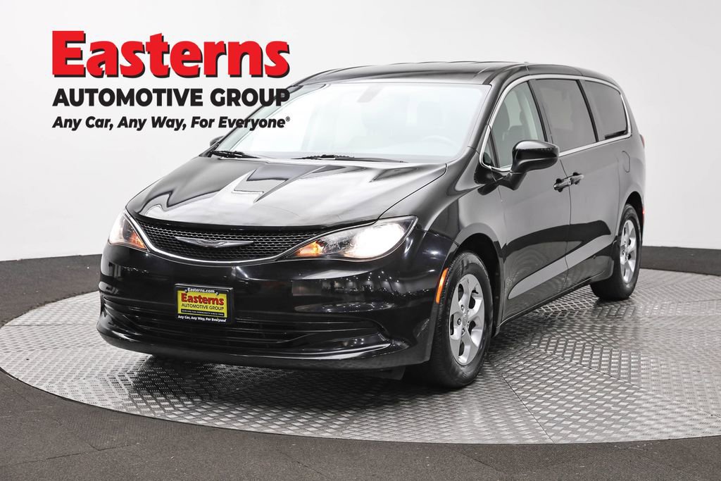 Used 2017 Chrysler Pacifica LX w/ Tire & Wheel Group FWD video 1