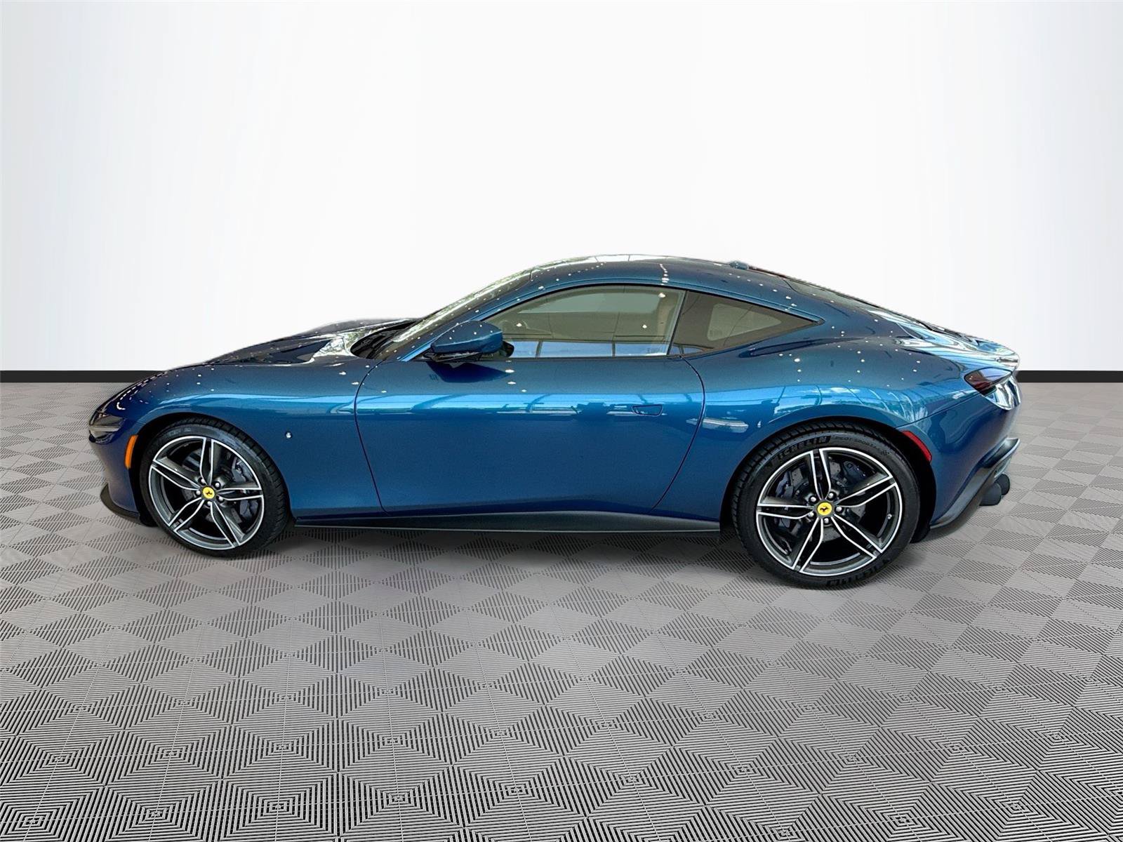 Used 2022 Ferrari Roma RWD image 4
