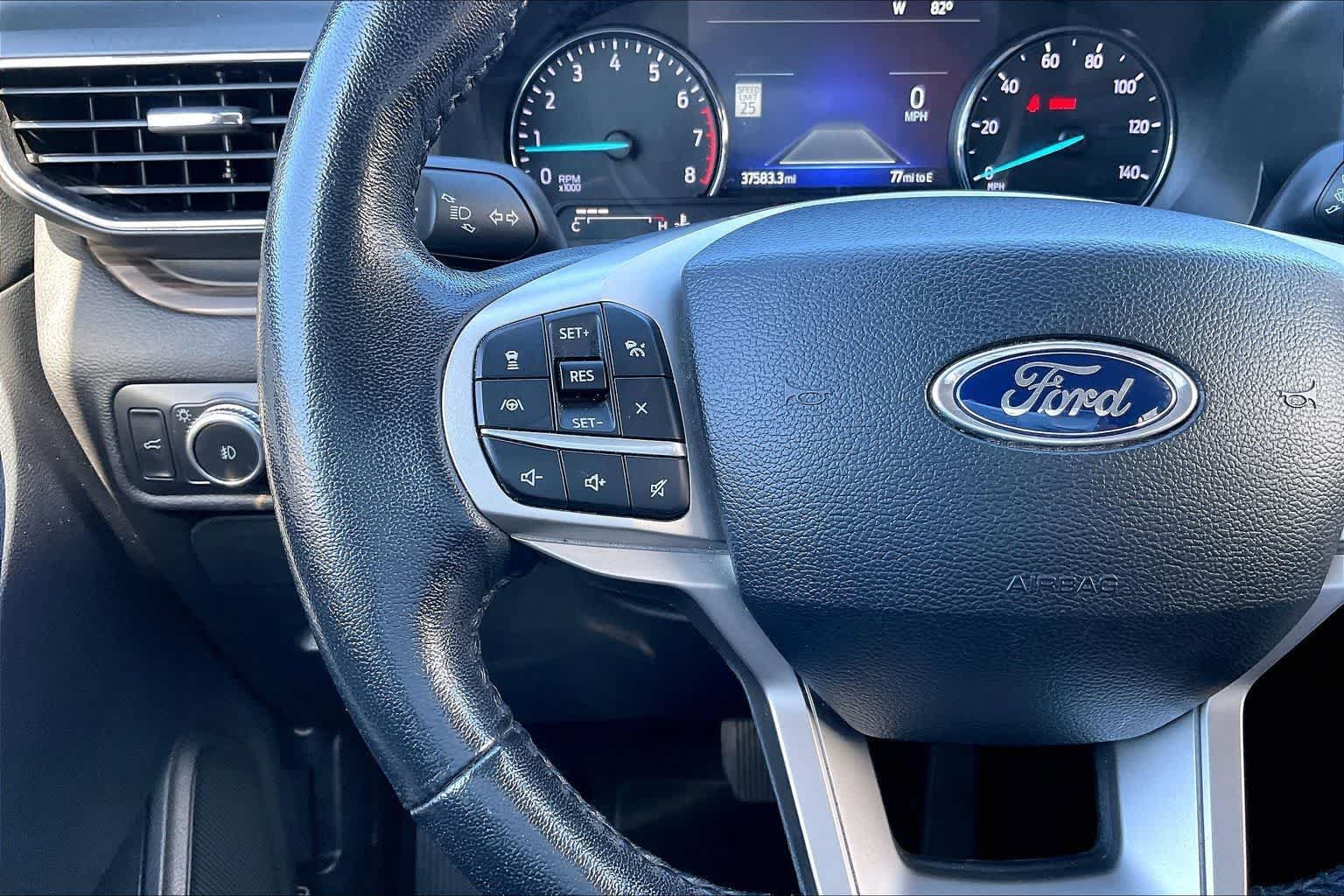 Used 2022 Ford Explorer Limited w/ Equipment Group 301A RWD image 24