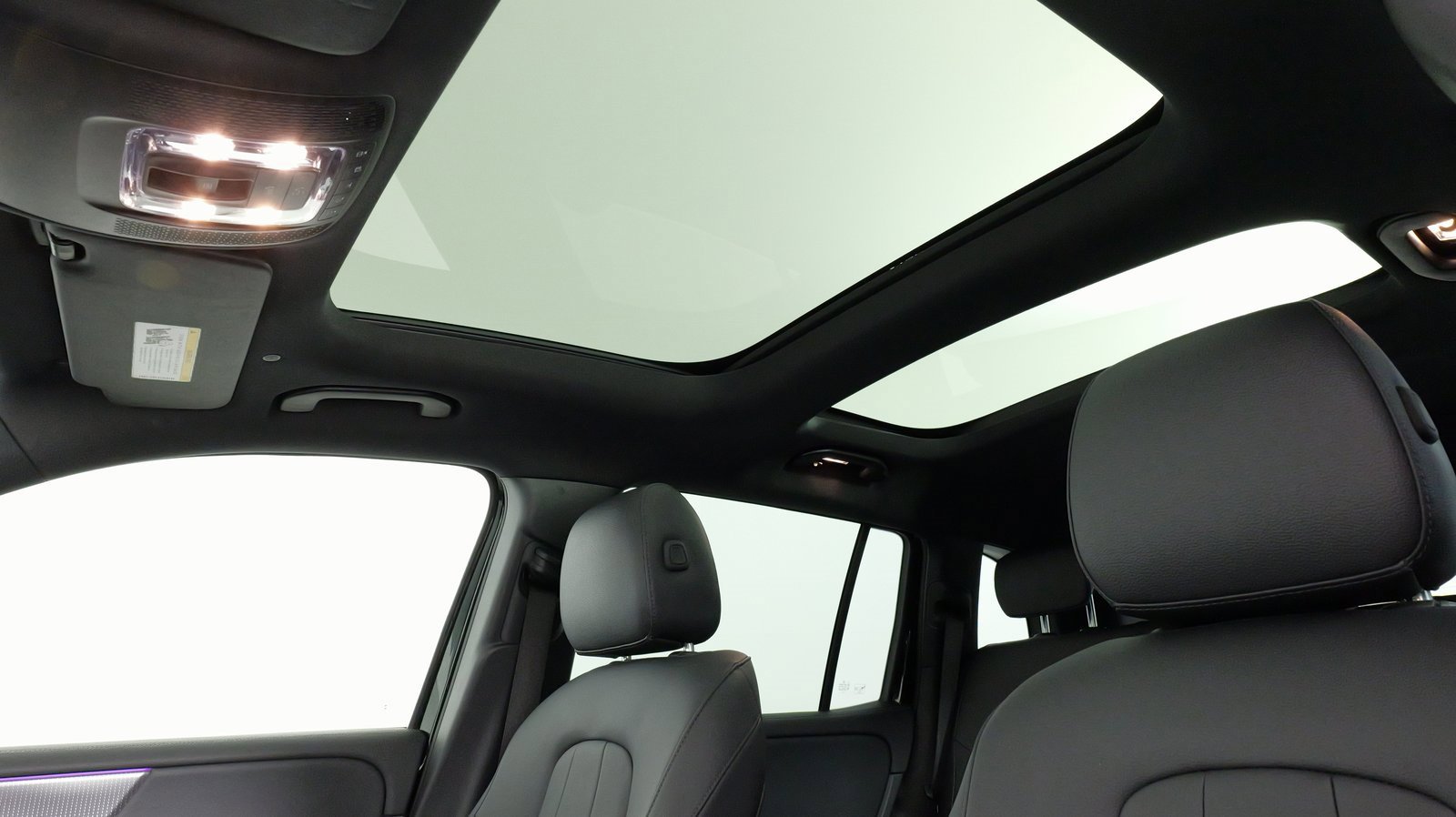 Used 2022 Mercedes-Benz EQB 300 4MATIC image 32