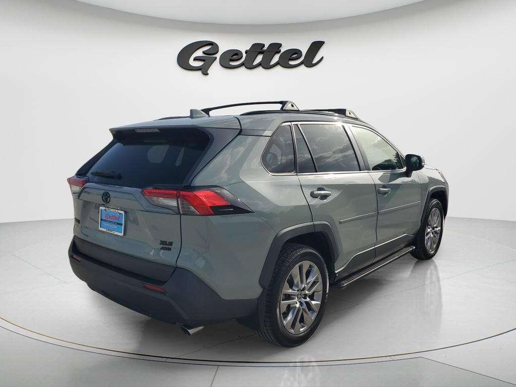 Used 2022 Toyota RAV4 XLE Premium AWD/4WD image 5