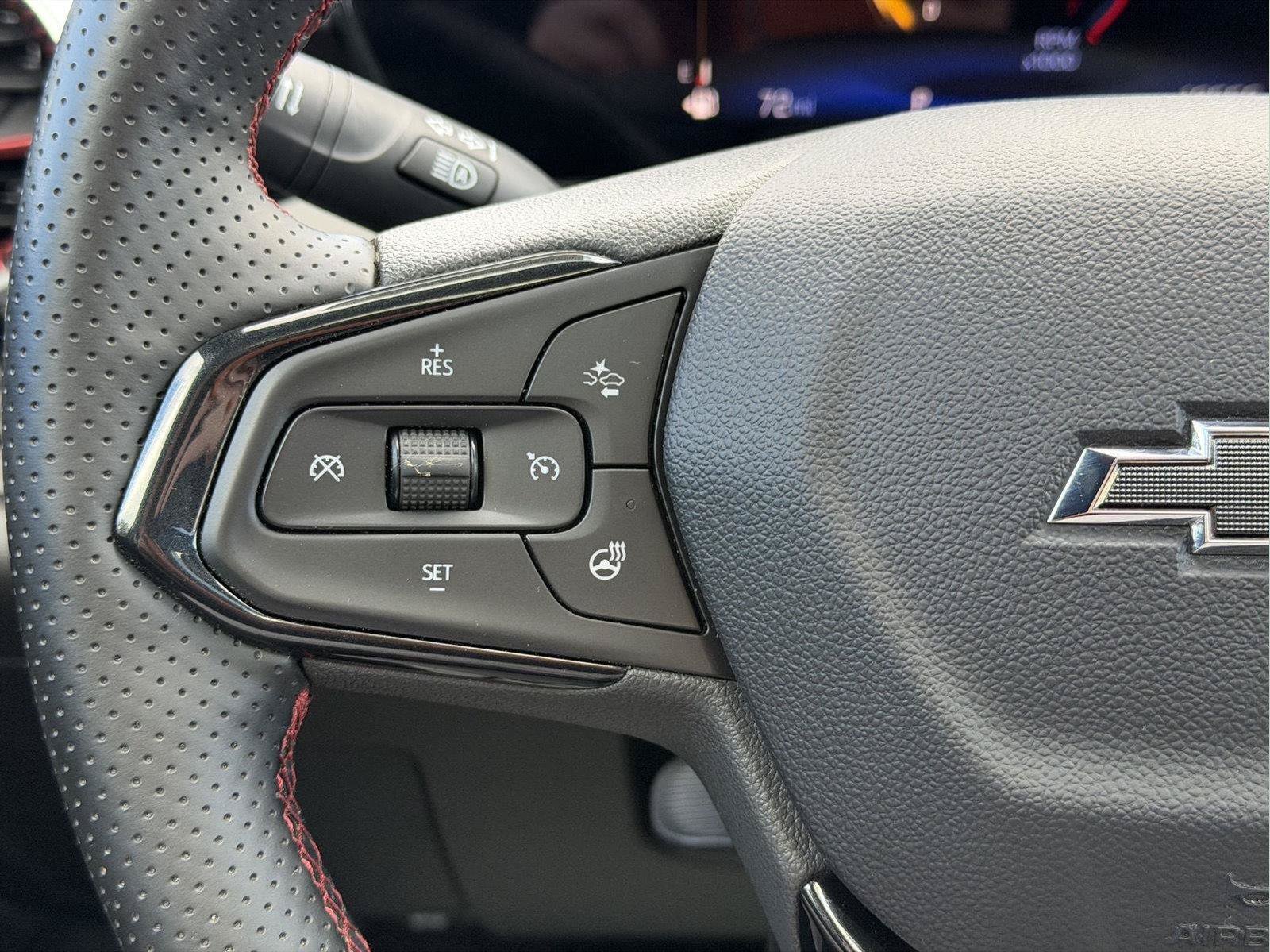 Used 2025 Chevrolet Trax RS w/ Sunroof Package FWD image 13