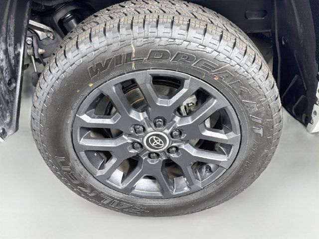 Used 2024 Toyota Tundra Platinum AWD/4WD image 31