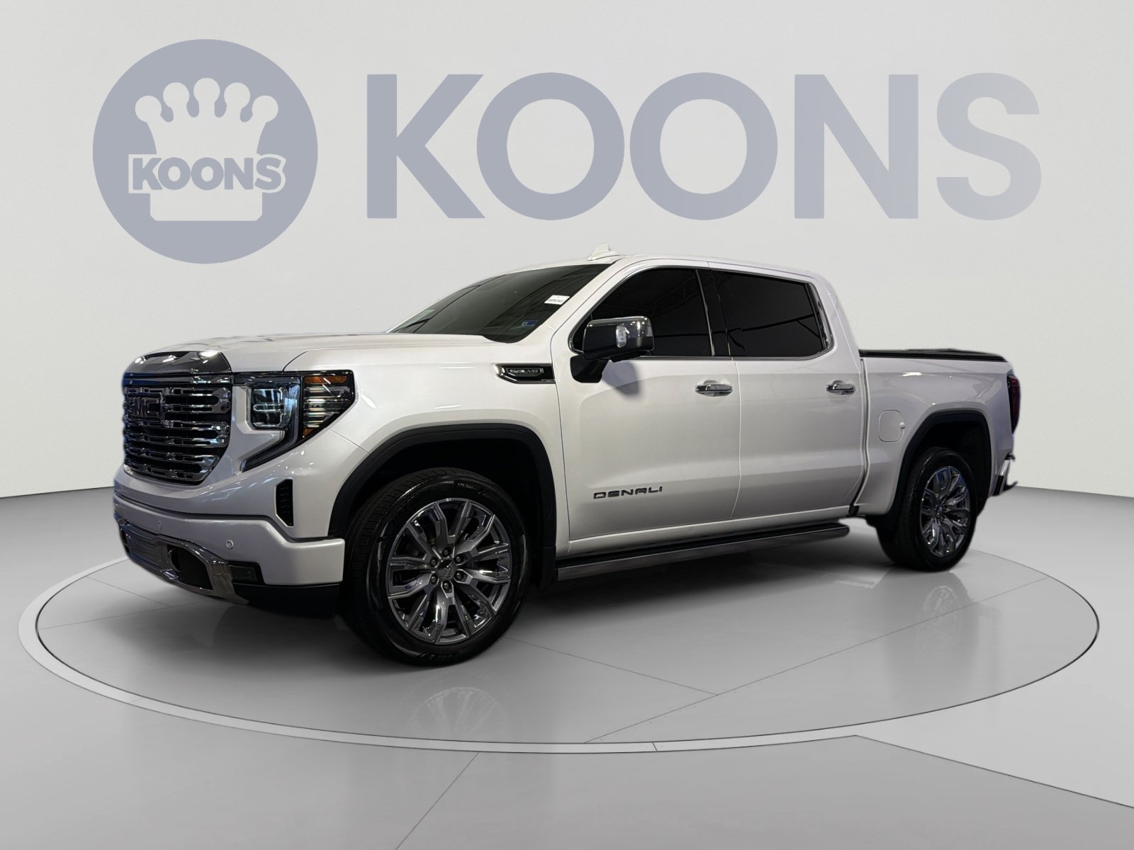 Used 2025 GMC Sierra 1500 Denali w/ Denali Reserve Package AWD/4WD image 1