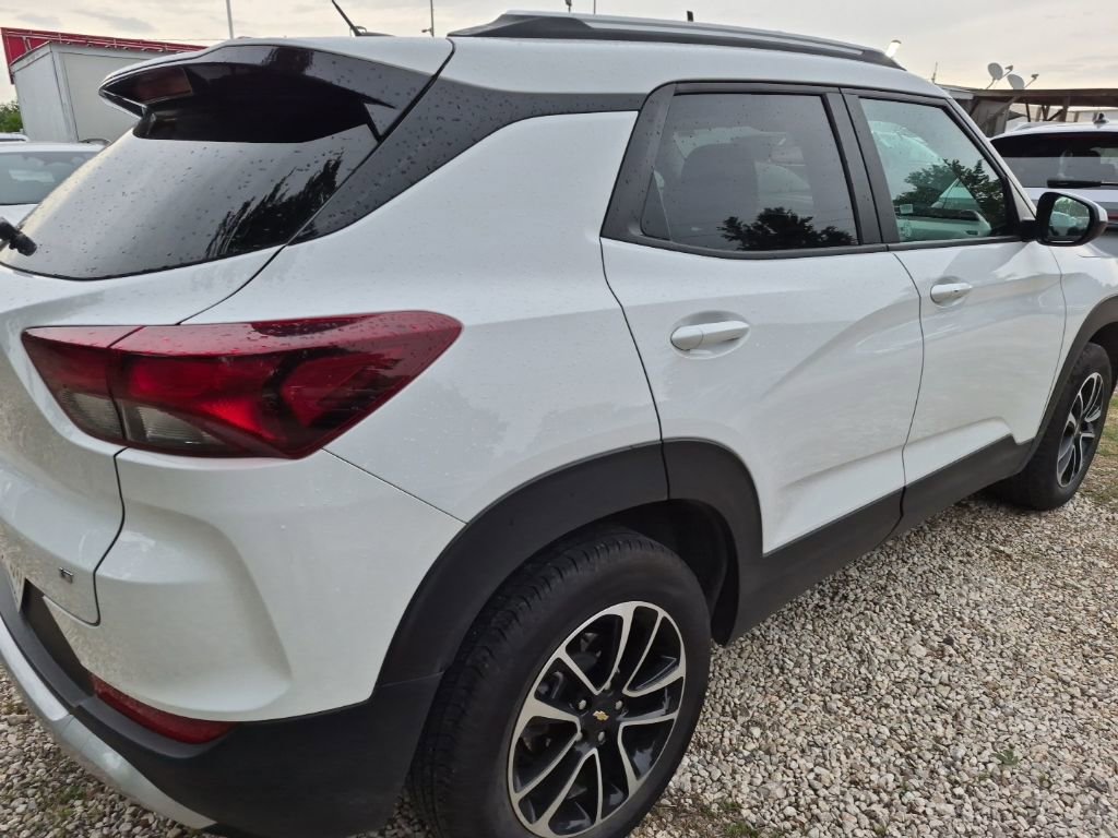Used 2025 Chevrolet TrailBlazer LT AWD/4WD image 3