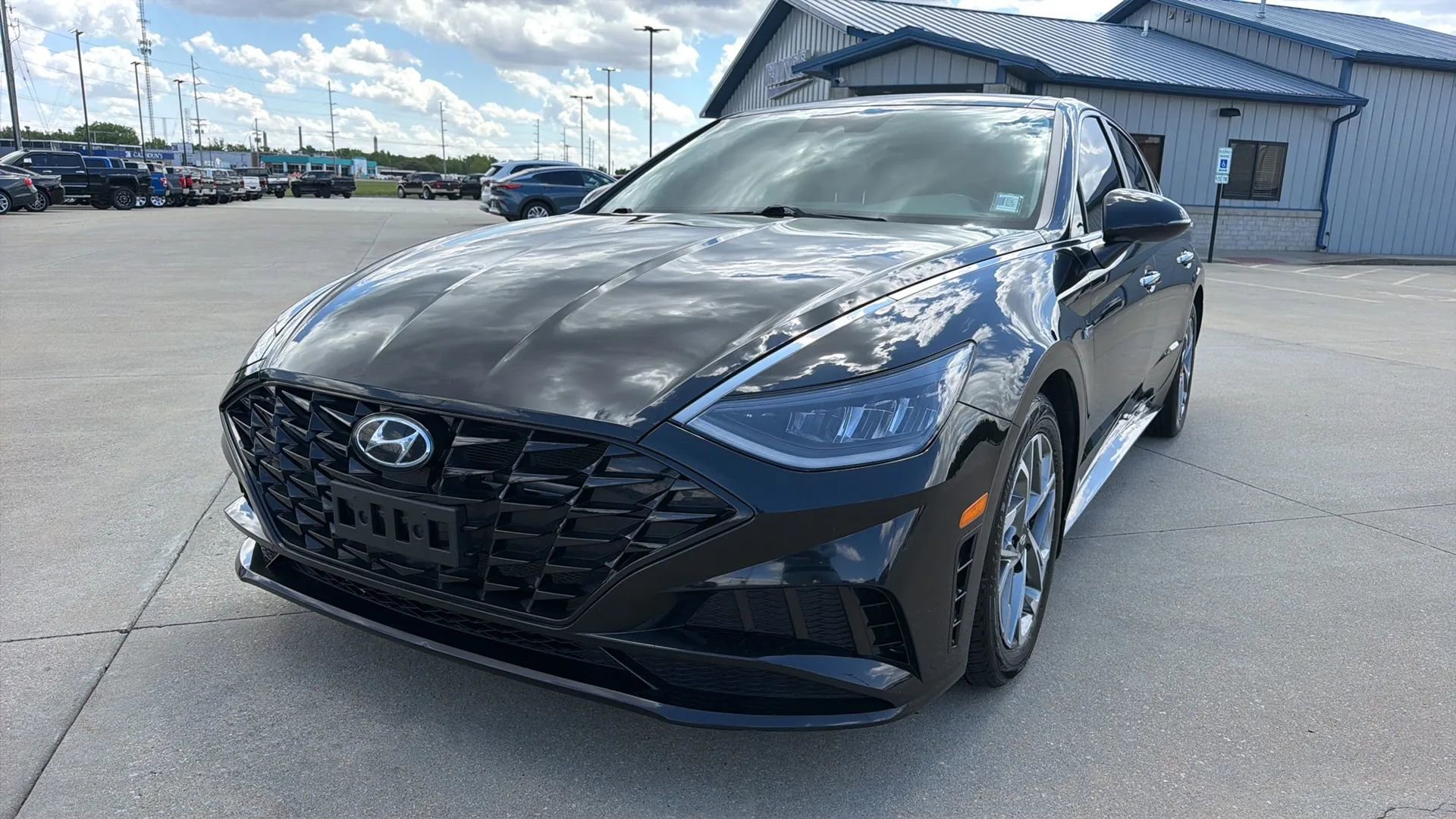 Used 2022 Hyundai Sonata SEL w/ Convenience Package FWD image 4