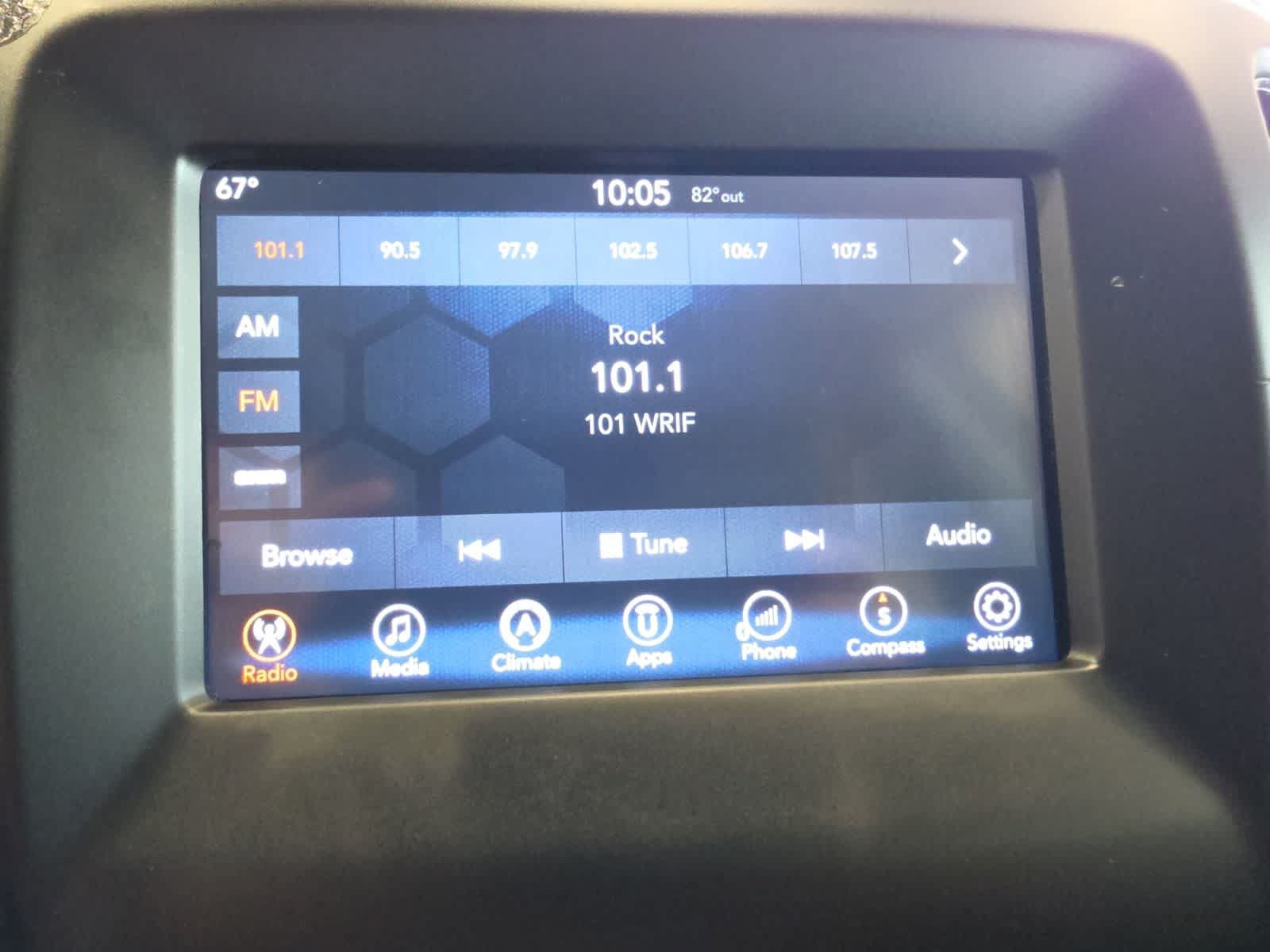 Used 2018 Jeep Compass Latitude w/ Popular Equipment Group FWD image 24