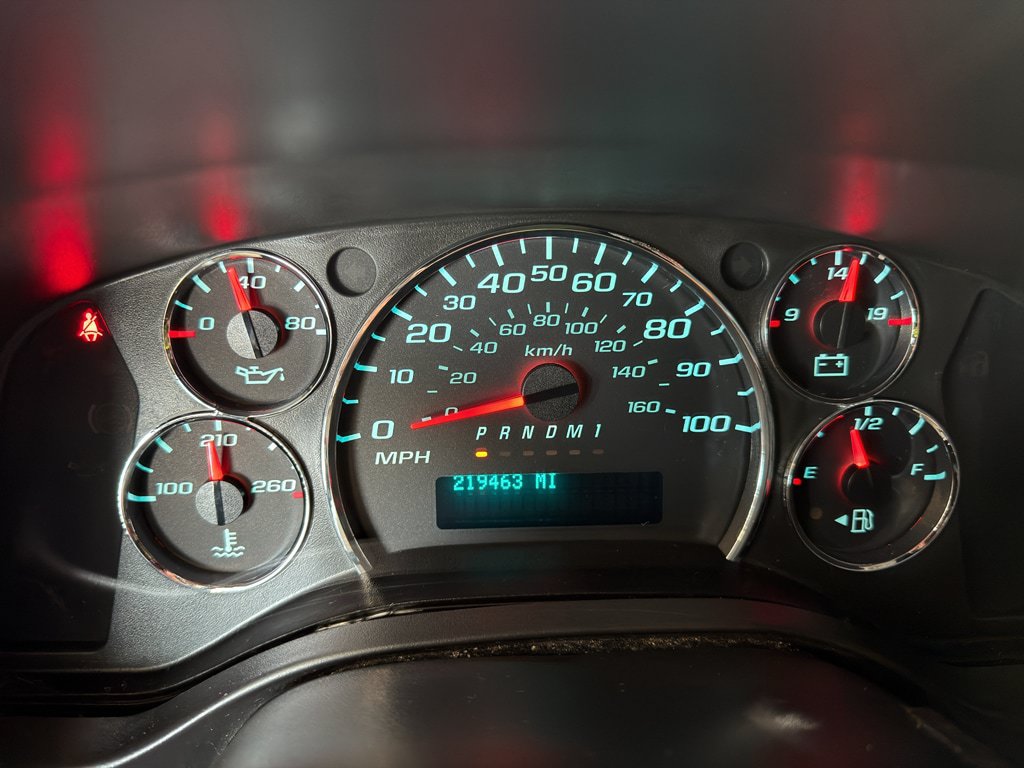 Used 2018 Chevrolet Express 2500 w/ Driver Convenience Package RWD image 15