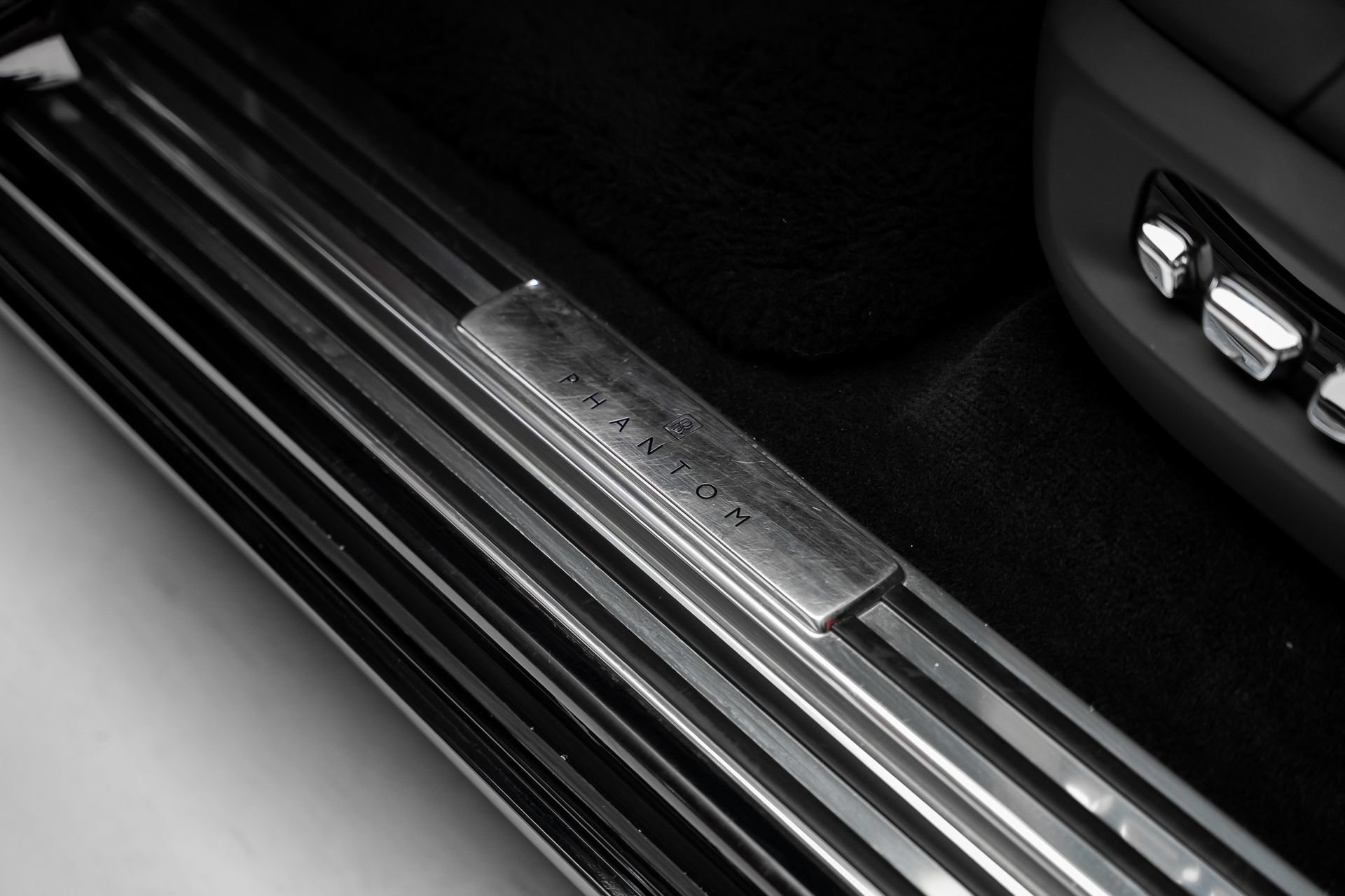 Used 2023 Rolls-Royce Phantom Sedan w/ The Phantom Package RWD image 56