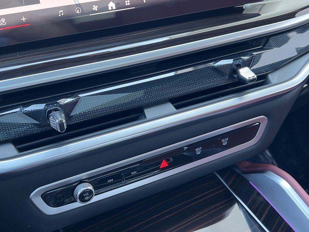 Used 2025 BMW X6 xDrive40i w/ Parking Assistance Package image 27